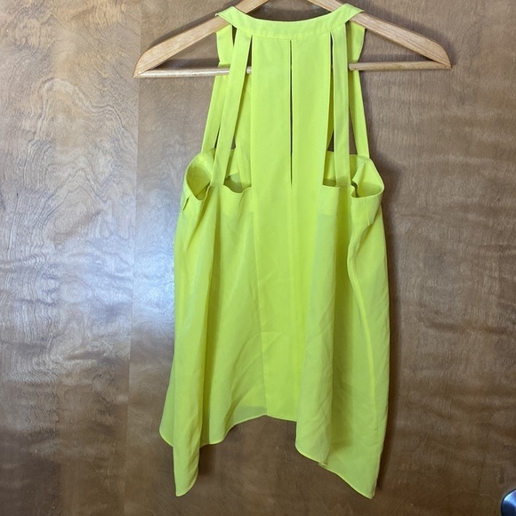 Bcbgmaxazria chartreuse yellow green flowy shark bite strappy sleeveless blouse - Picture 4 of 5